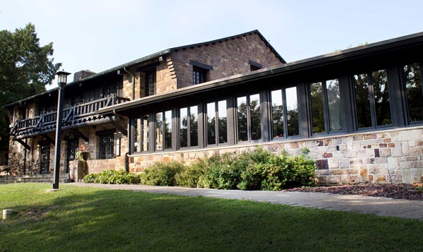 home-slide-giant-city-lodge-front-100k.jpg